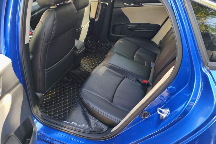 Used Honda Civic 2016 220TURBO CVT Luxury Edition Interior 4
