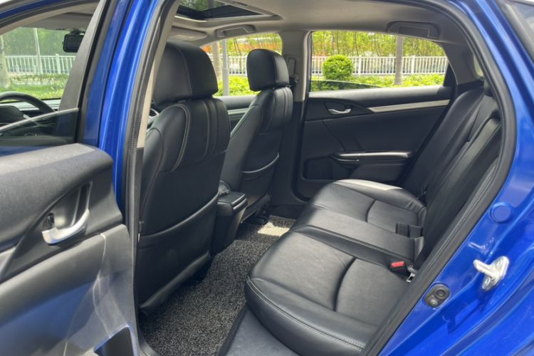 Used Honda Civic 2016 220TURBO CVT Luxury Edition Interior 5