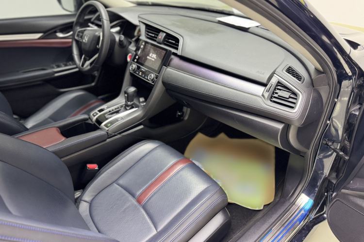 Used Honda Civic 2016 220TURBO CVT Luxury Edition Interior 5