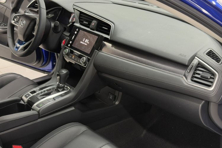 Used Honda Civic 2016 220TURBO CVT Prestige Edition Interior 5