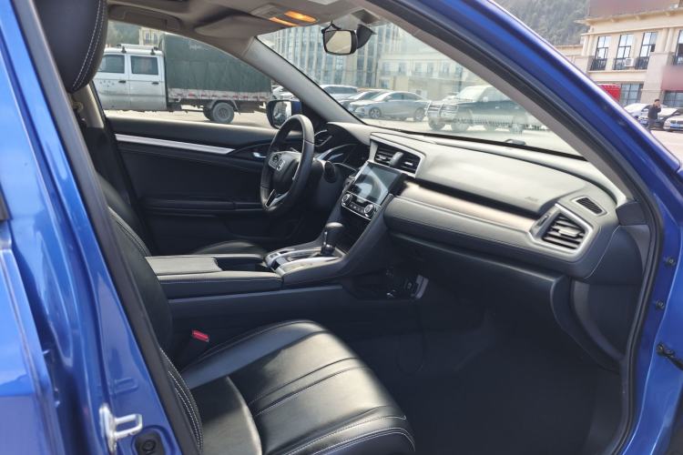 Used Honda Civic 2016 220TURBO CVT Luxury Edition Interior 5