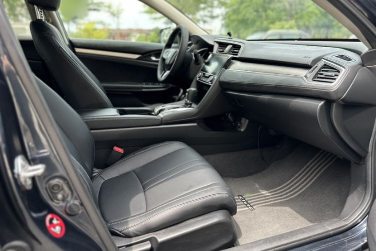 Used Honda Civic 2016 220TURBO CVT Luxury Edition Interior 5