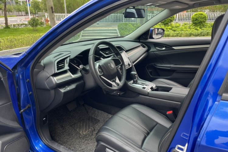 Used Honda Civic 2016 220TURBO CVT Luxury Edition Interior 6
