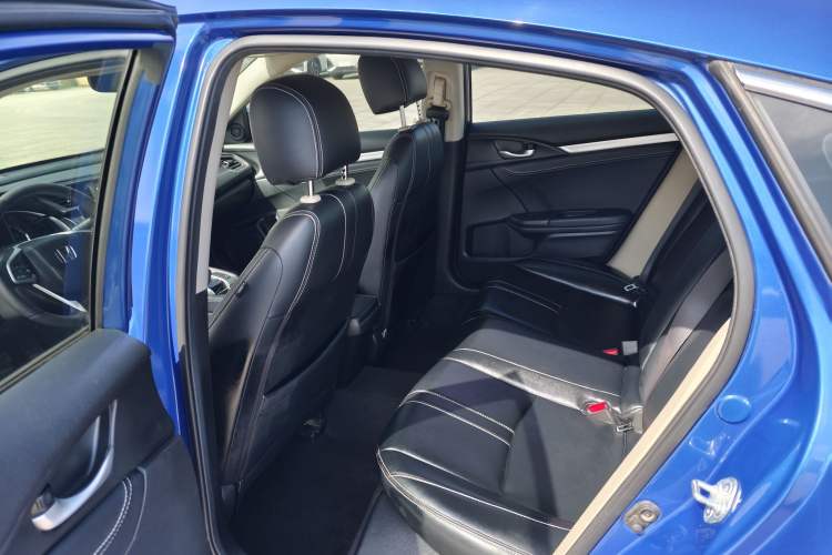 Used Honda Civic 2016 220TURBO CVT Luxury Edition Interior 7