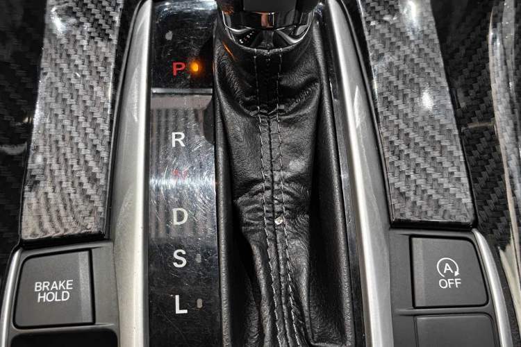 Used Honda Civic 2016 220TURBO CVT Luxury Edition Interior 8