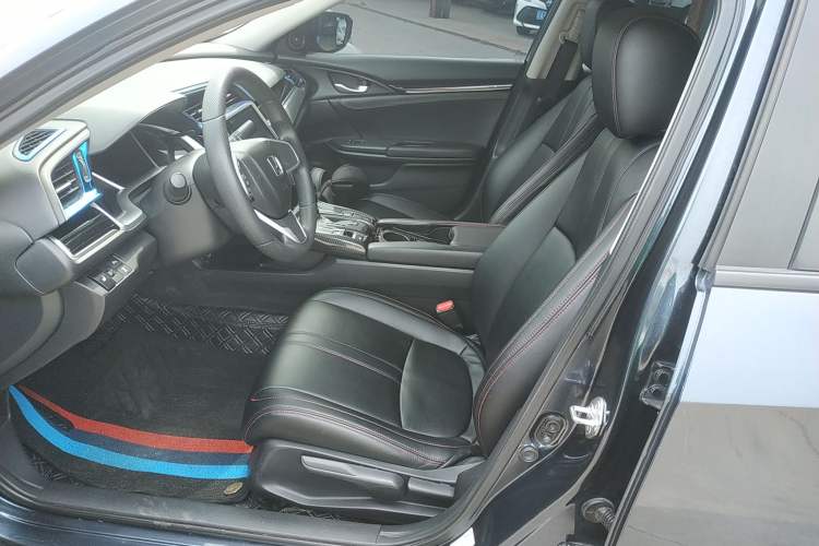Used Honda Civic 2016 220TURBO CVT Luxury Edition Left Front Seat