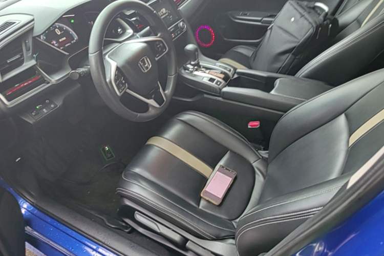 Used Honda Civic 2016 220TURBO CVT Luxury Edition Left Front Seat