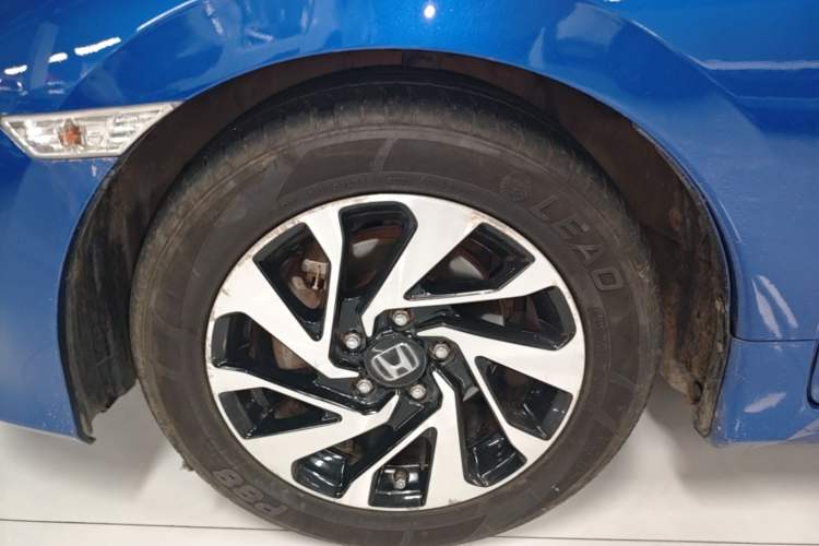 Used Honda Civic 2016 220TURBO Manual Luxury Edition Left Front Wheel Hub