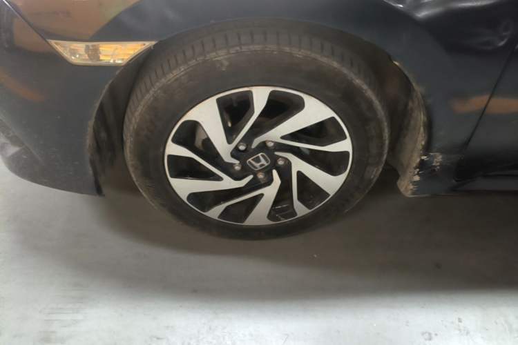 Used Honda Civic 2016 220TURBO Manual Luxury Edition Left Front Wheel Hub