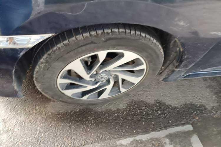 Used Honda Civic 2016 220TURBO CVT Luxury Edition Left Front Wheel Hub