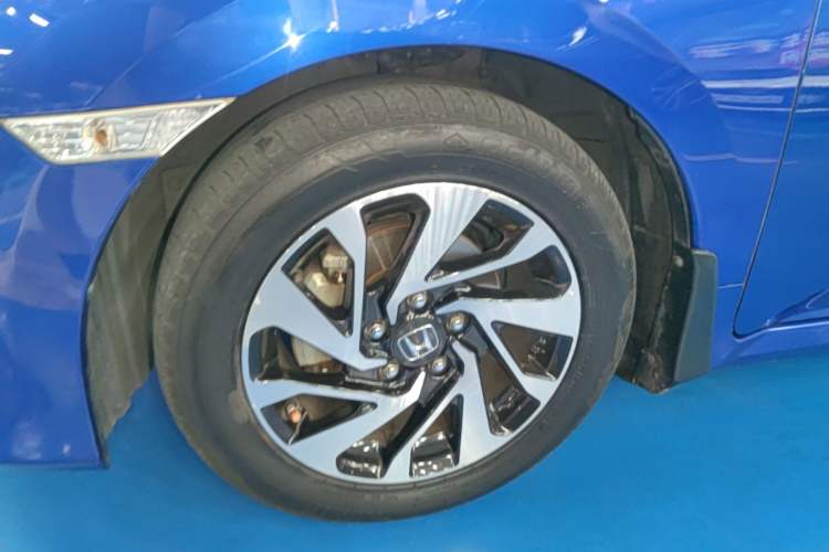 Used Honda Civic 2016 220TURBO CVT Luxury Edition Left Front Wheel Hub