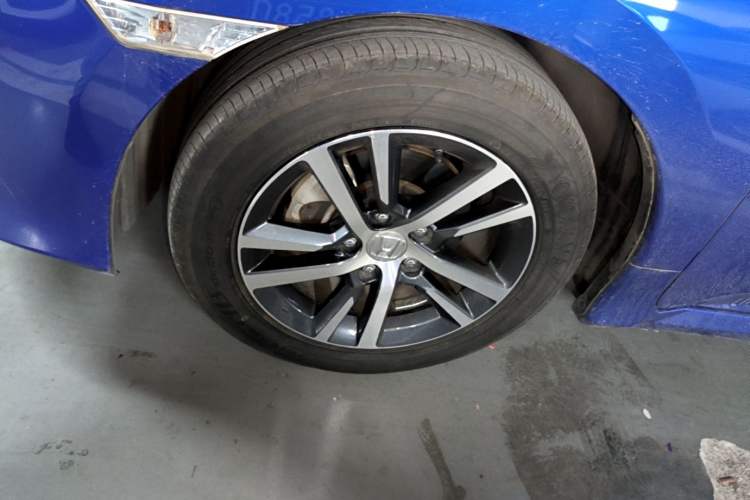 Used Honda Civic 2016 220TURBO Manual Luxury Edition Left Front Wheel Hub