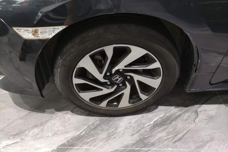 Used Honda Civic 2016 220TURBO CVT Luxury Edition Left Front Wheel Hub