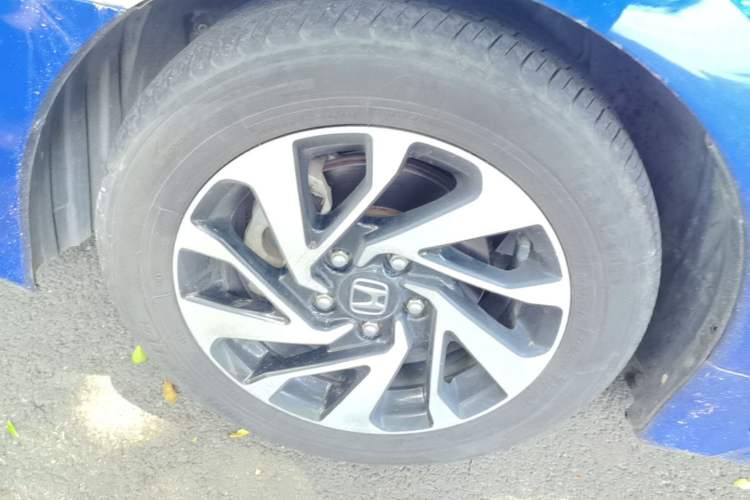 Used Honda Civic 2016 220TURBO CVT Luxury Edition Left Front Wheel Hub