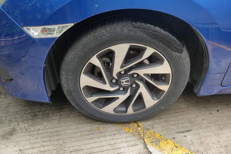 Used Honda Civic 2016 220TURBO CVT Luxury Edition Left Front Wheel Hub