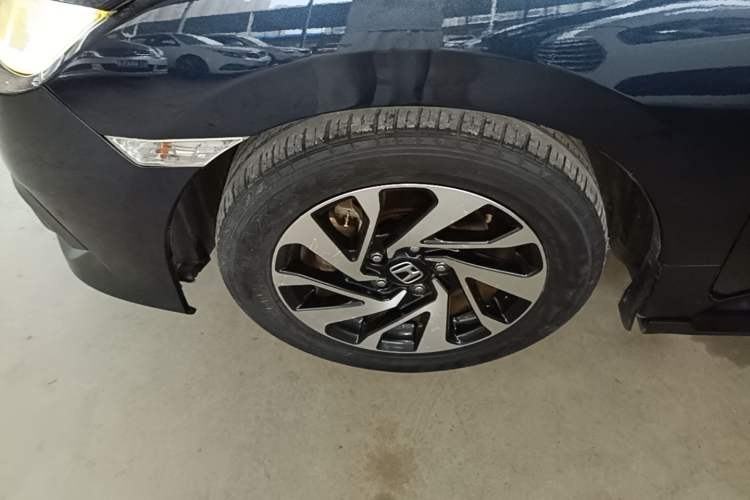 Used Honda Civic 2016 220TURBO CVT Luxury Edition Left Front Wheel Hub