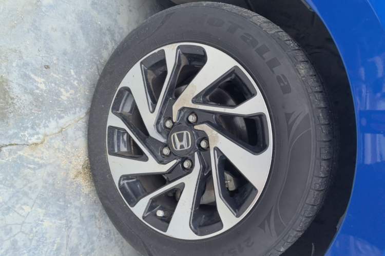 Used Honda Civic 2016 220TURBO CVT Luxury Edition Left Front Wheel Hub