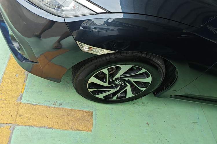 Used Honda Civic 2016 220TURBO CVT Luxury Edition Left Front Wheel Hub