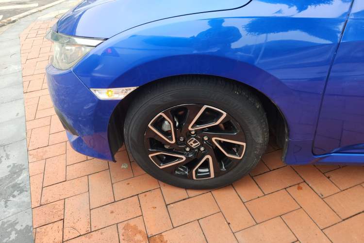 Used Honda Civic 2016 220TURBO CVT Luxury Edition Left Front Wheel Hub
