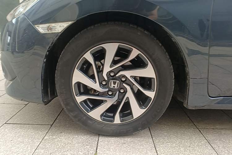 Used Honda Civic 2016 220TURBO CVT Luxury Edition Left Front Wheel Hub