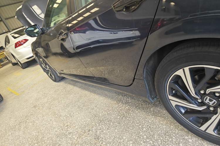 Used Honda Civic 2016 220TURBO CVT Luxury Edition Left Side Sill
