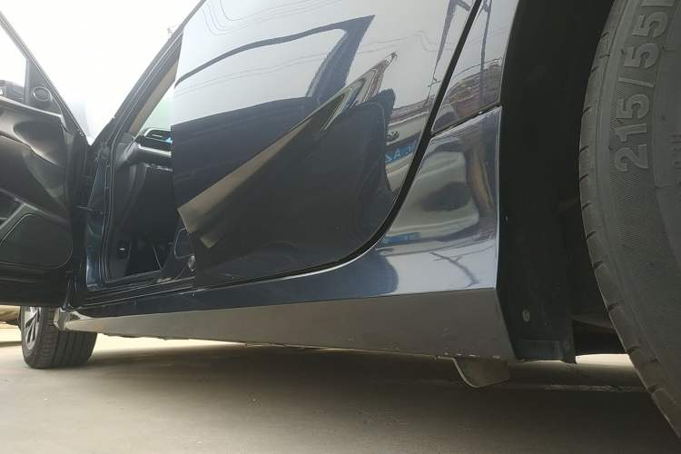 Used Honda Civic 2016 220TURBO CVT Luxury Edition Left Side Sill