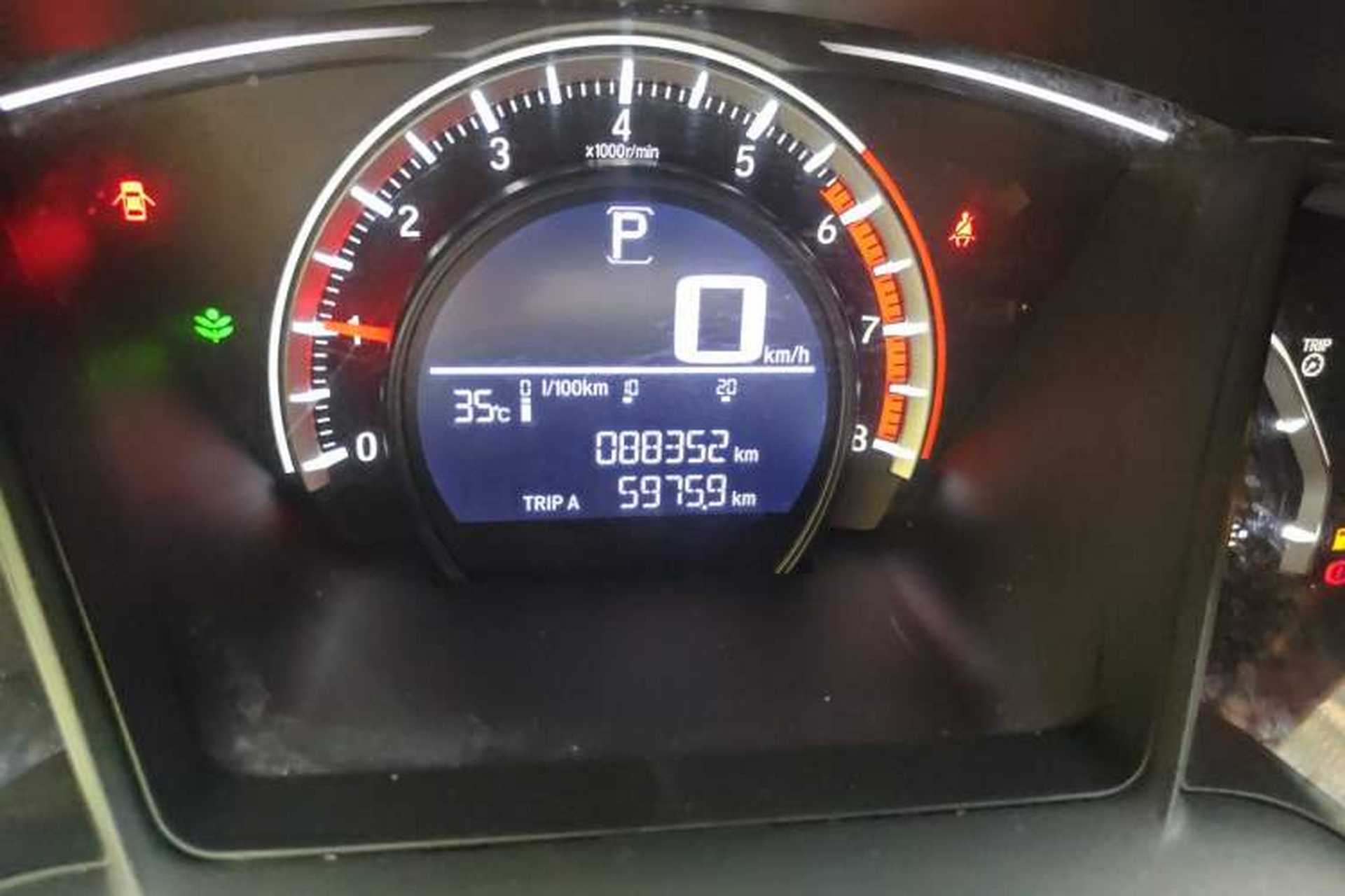 Used Honda Civic 2016 180TURBO CVT Comfort Version Odometer Close Up
