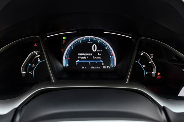 Used Honda Civic 2016 220TURBO CVT Luxury Edition Odometer Close Up