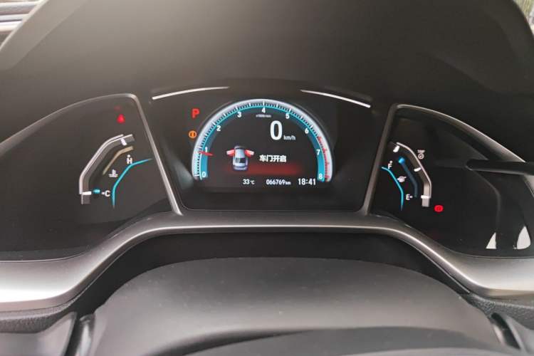 Used Honda Civic 2016 220TURBO CVT Luxury Edition Odometer Close Up