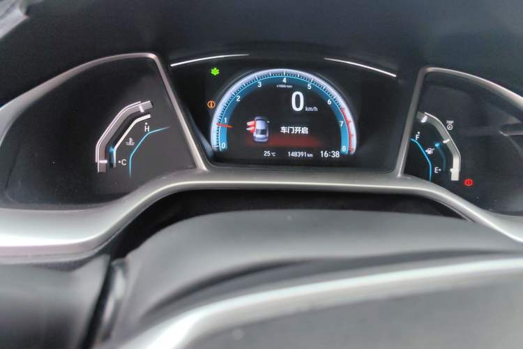 Used Honda Civic 2016 220TURBO Manual Luxury Edition Odometer Close Up