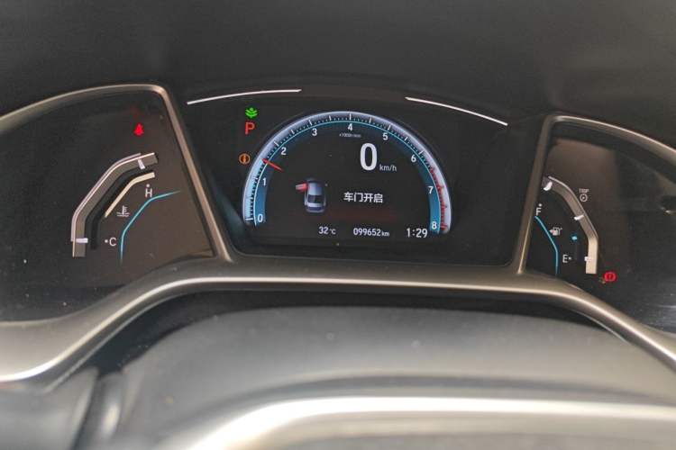 Used Honda Civic 2016 220TURBO CVT Luxury Edition Odometer Close Up