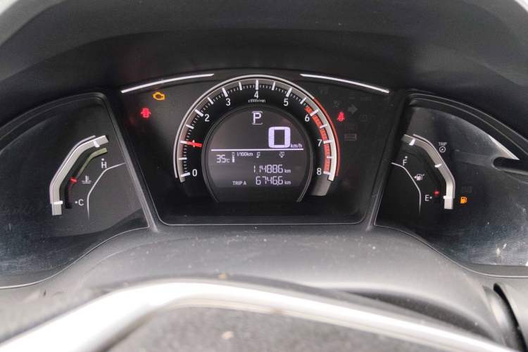 Used Honda Civic 2016 180TURBO CVT Comfort Version Odometer Close Up