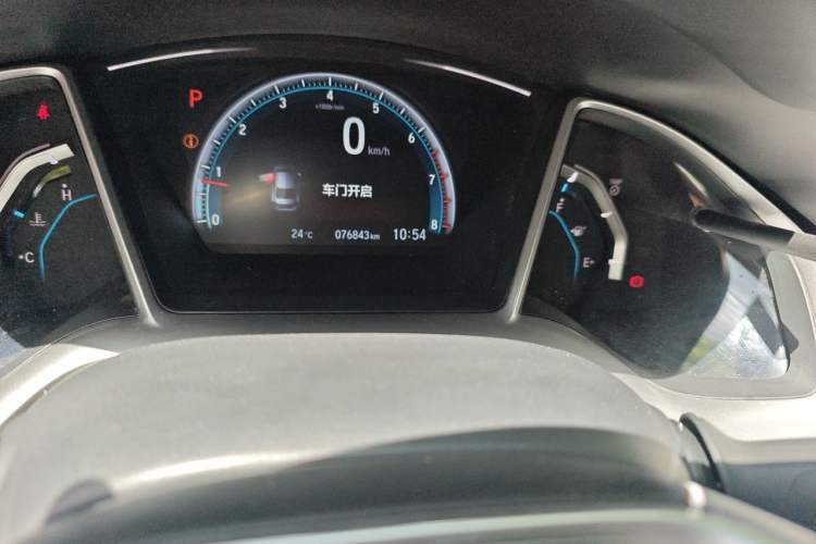 Used Honda Civic 2016 220TURBO CVT Luxury Edition Odometer Close Up