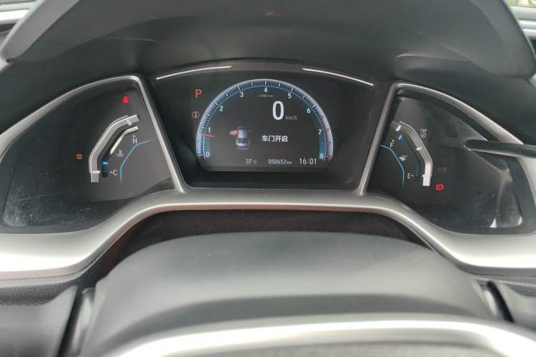 Used Honda Civic 2016 220TURBO CVT Luxury Edition Odometer Close Up