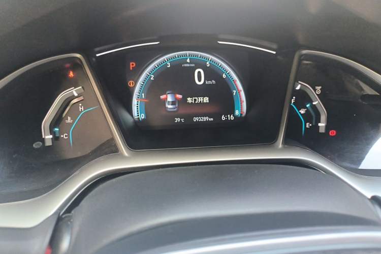 Used Honda Civic 2016 220TURBO CVT Luxury Edition Odometer Close Up