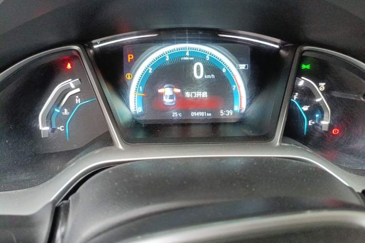 Used Honda Civic 2016 220TURBO CVT Luxury Edition Odometer Close Up