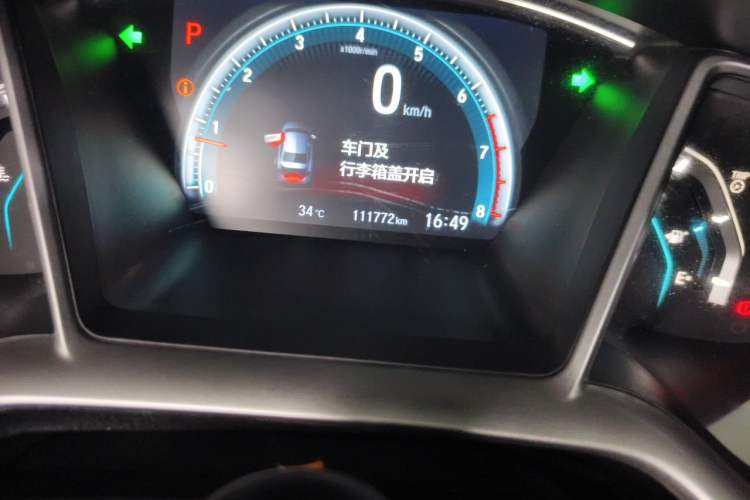 Used Honda Civic 2016 220TURBO CVT Luxury Edition Odometer Close Up