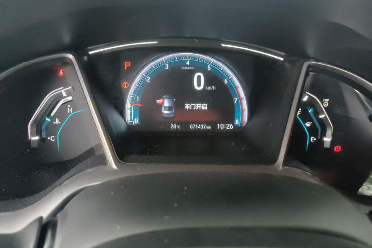 Used Honda Civic 2016 220TURBO CVT Luxury Edition Odometer Close Up