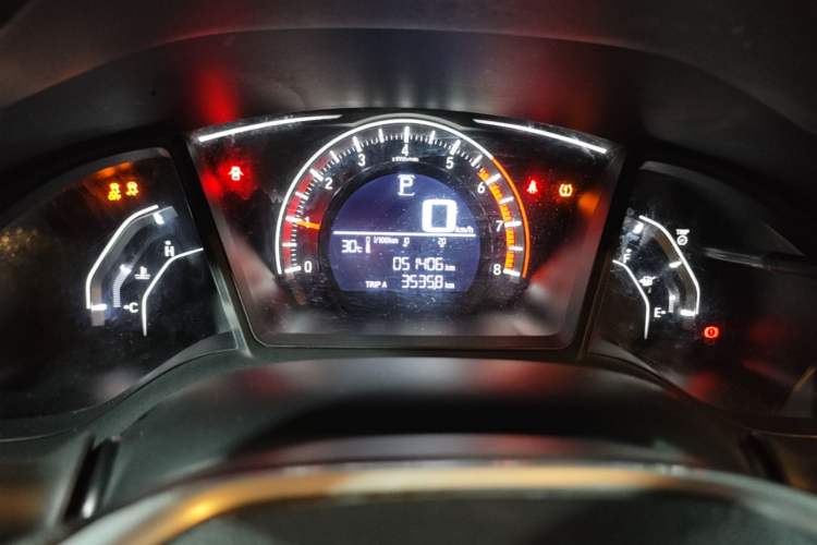 Used Honda Civic 2016 180TURBO CVT Comfort Version Odometer Close Up