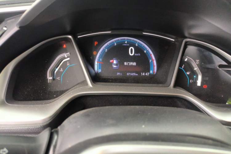Used Honda Civic 2016 220TURBO CVT Luxury Edition Odometer Close Up
