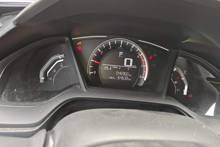 Used Honda Civic 2016 180TURBO CVT Comfort Version Odometer Close Up