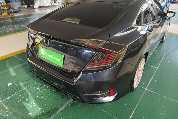 Used Honda Civic 2016 220TURBO Manual Luxury Edition Rear Right 45 Deg