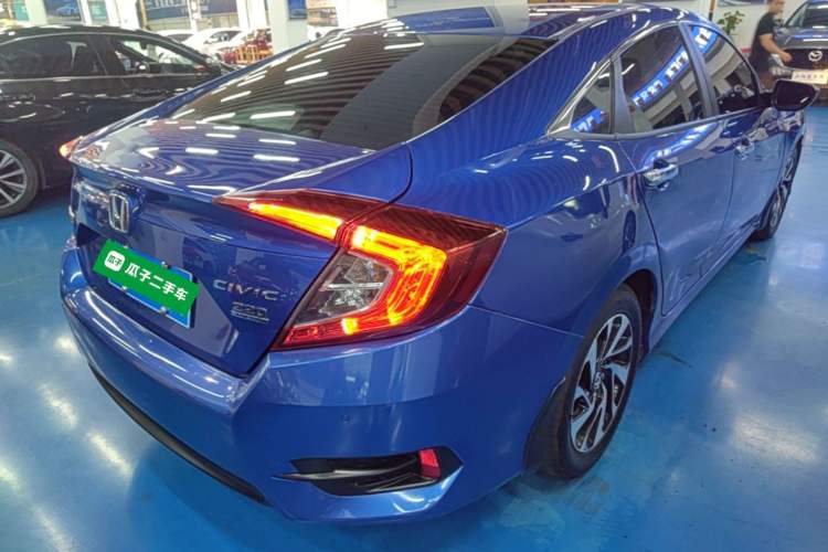 Used Honda Civic 2016 220TURBO CVT Luxury Edition Rear Right 45 Deg