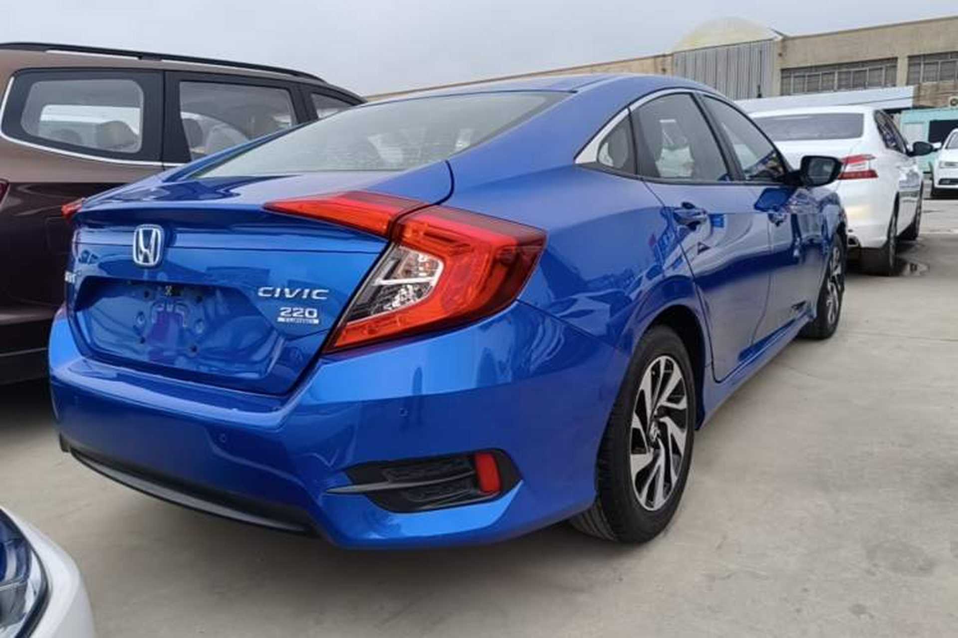 Used Honda Civic 2016 220TURBO CVT Luxury Edition Rear Right 45 Deg