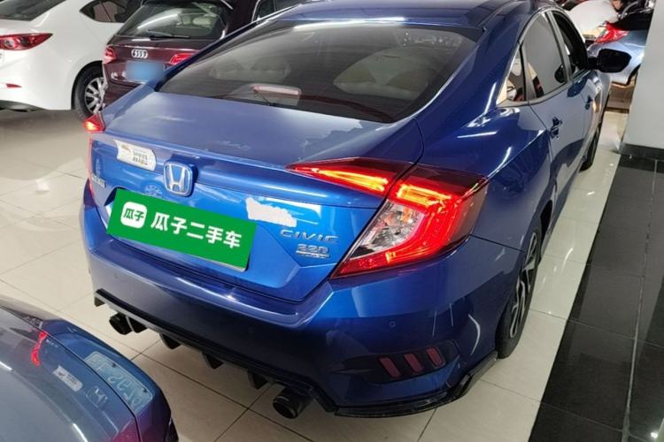 Used Honda Civic 2016 220TURBO CVT Luxury Edition Rear Right 45 Deg