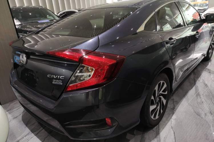 Used Honda Civic 2016 220TURBO CVT Luxury Edition Rear Right 45 Deg
