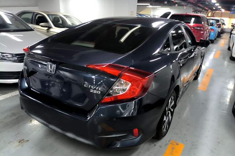 Used Honda Civic 2016 220TURBO Manual Luxury Edition Rear Right 45 Deg