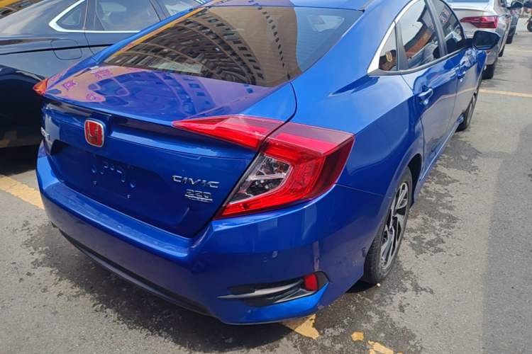 Used Honda Civic 2016 220TURBO CVT Luxury Edition Rear Right 45 Deg