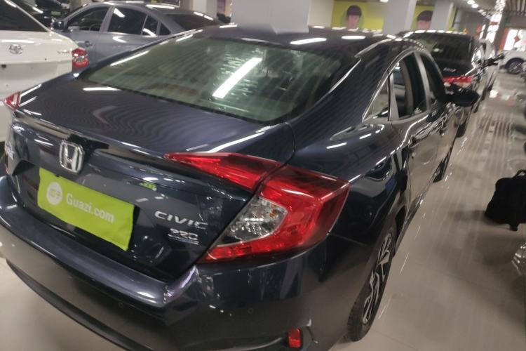 Used Honda Civic 2016 220TURBO CVT Luxury Edition Rear Right 45 Deg