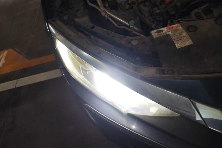 Used Honda Civic 2016 220TURBO Manual Luxury Edition Right Front Headlight